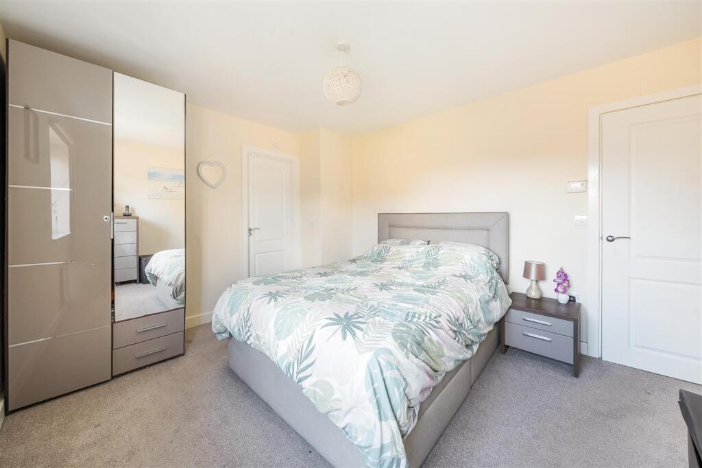 19 Blake Close, Towcester (1).jpg