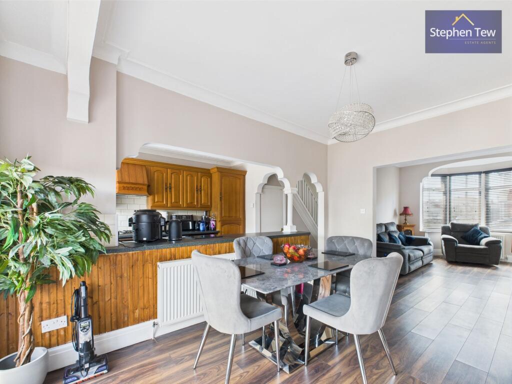 Kitchen/ Dining Room