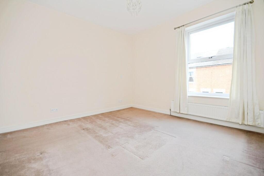 BEDROOM 1.jpg