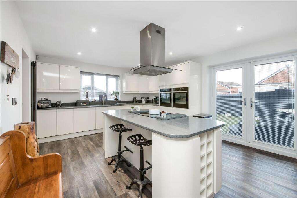 KITCHEN ISLAND