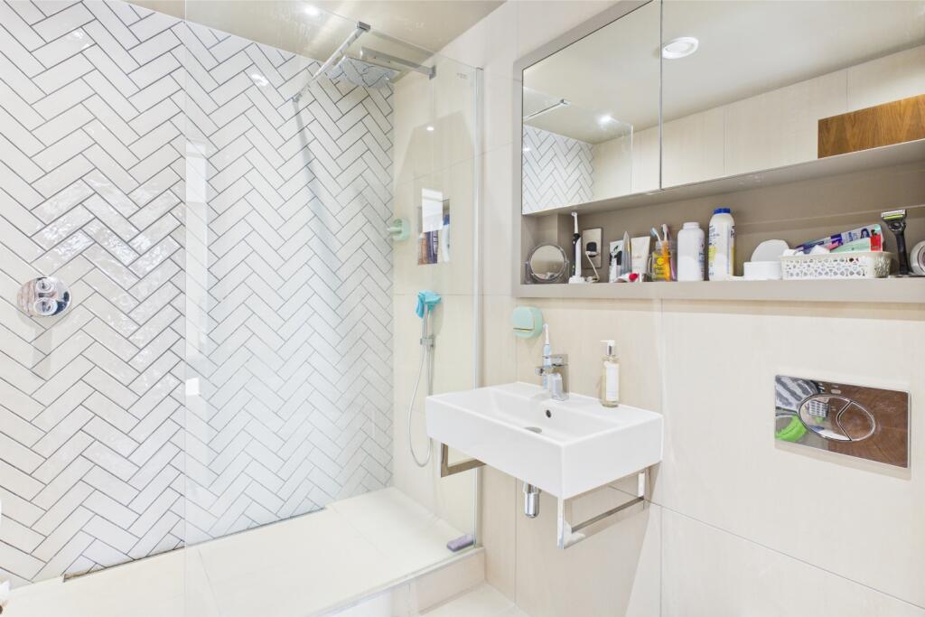 CAM03162G0-PR0257-STILL016