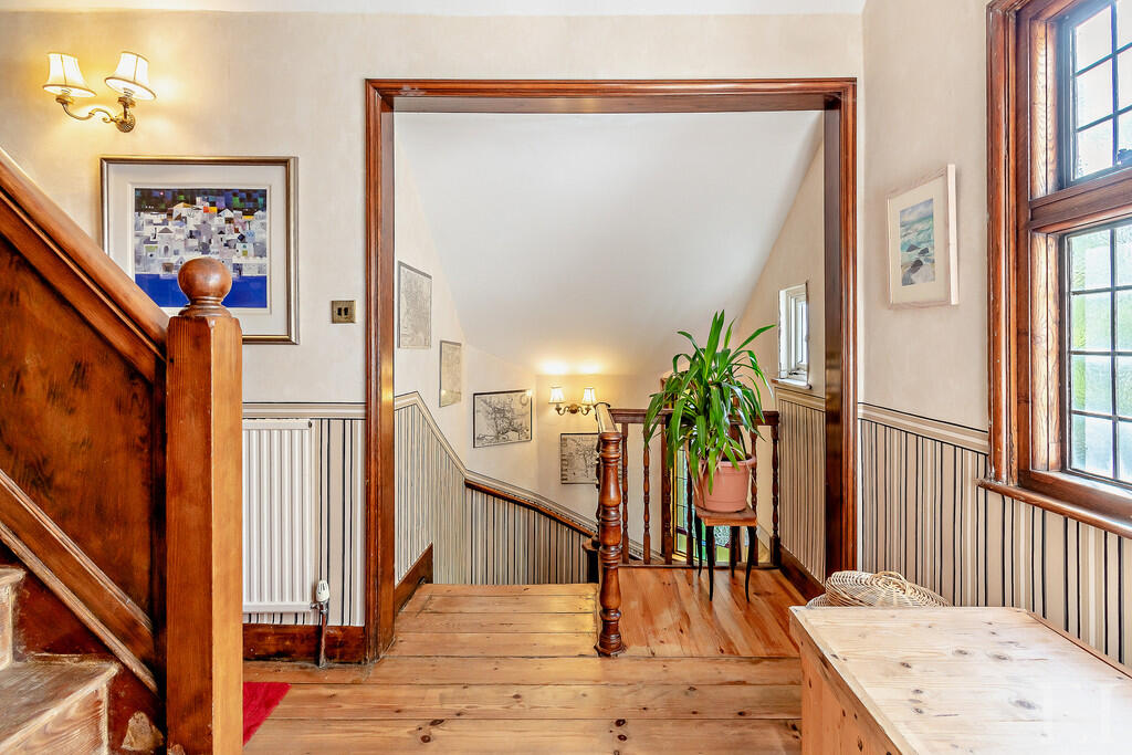 8646346-interiorW...