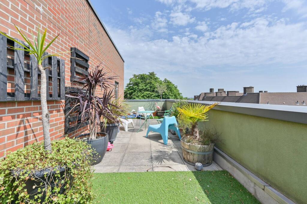 Mullins Place, Clapham Park, London, SW4