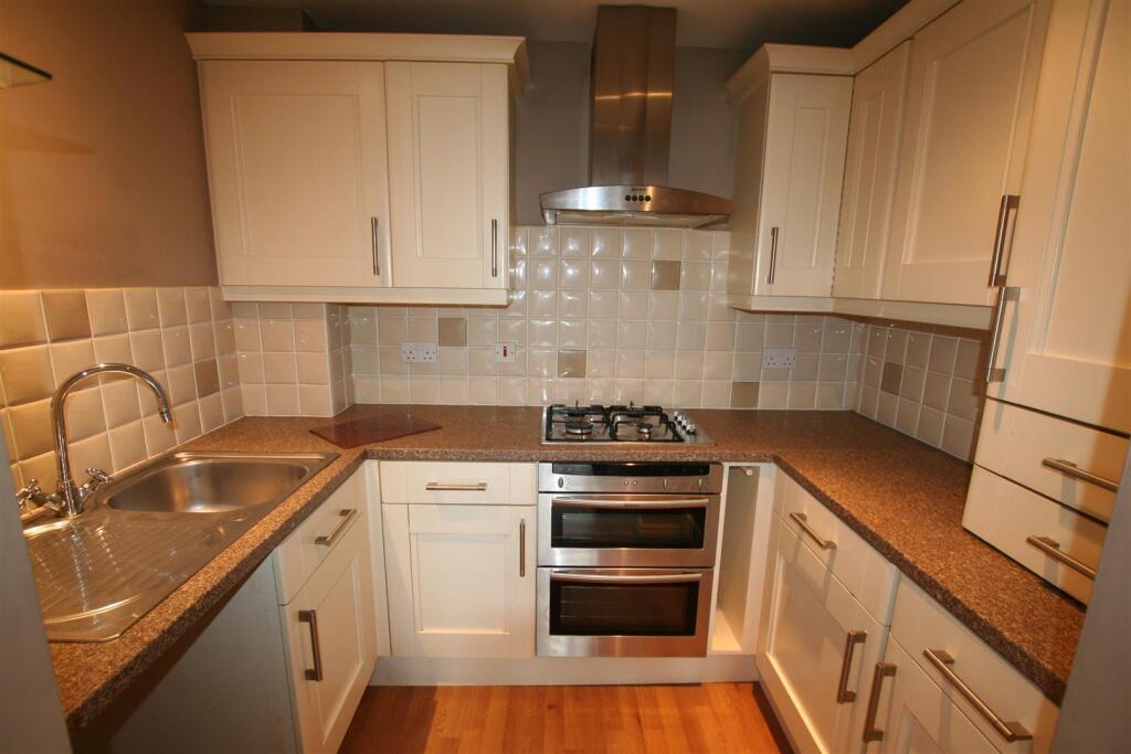 pinewoodhouse,2kitchen.JPG