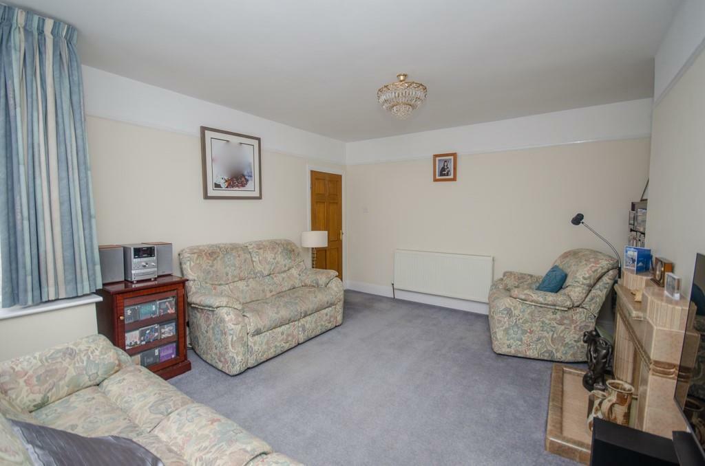 Lounge pic 2.jpg