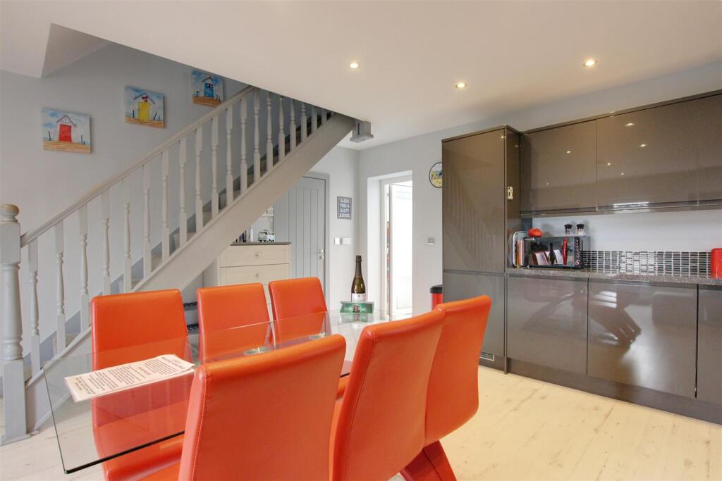 Open Plan Lounge / Kitchen