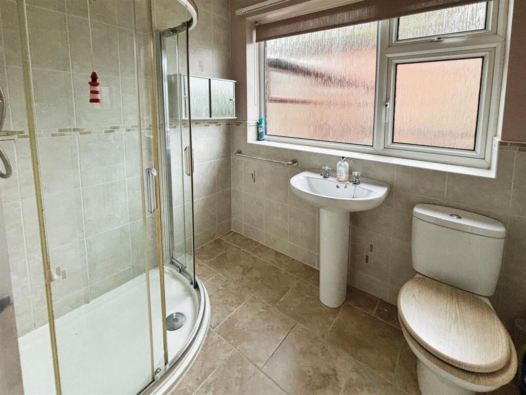 ce96f282-19DL-shower 20room.JPG