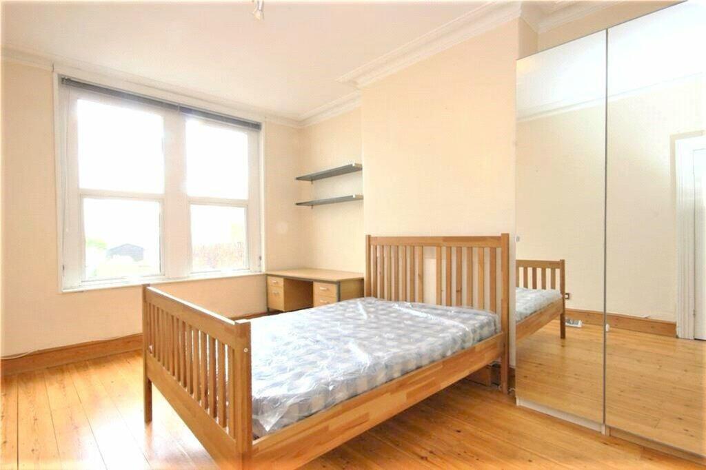 Bright and inviting double bedroom featuring la...