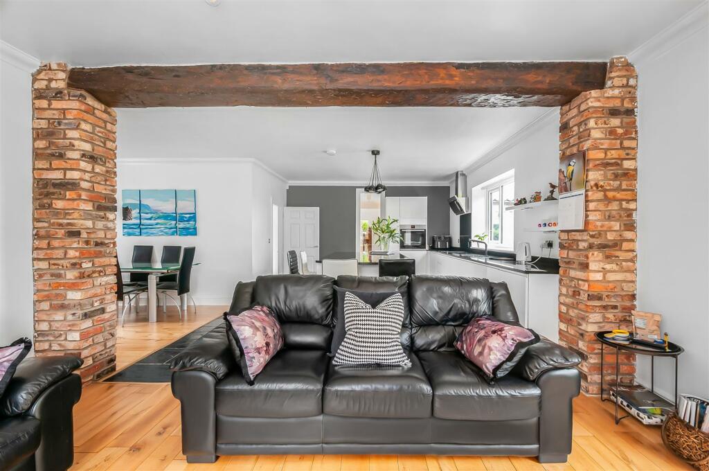 KITCHEN/ DINING/ SITTING ROOM