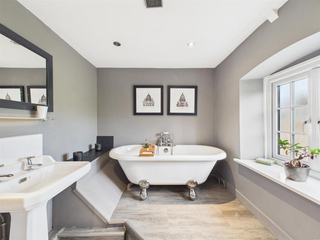 10 - Detached Period Property for Auction, Swinefo