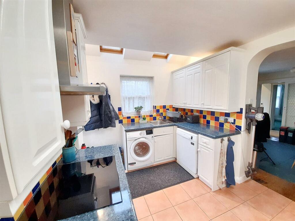 Kitchen 1 new.jpg