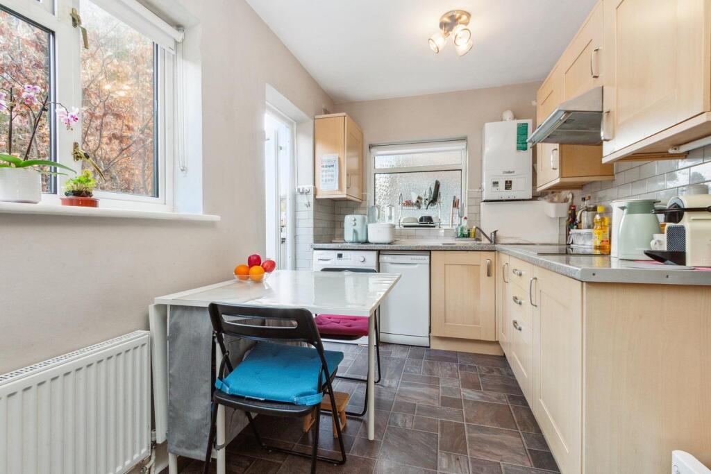 9 Braeside Avenue SW19 kitchen.jpg