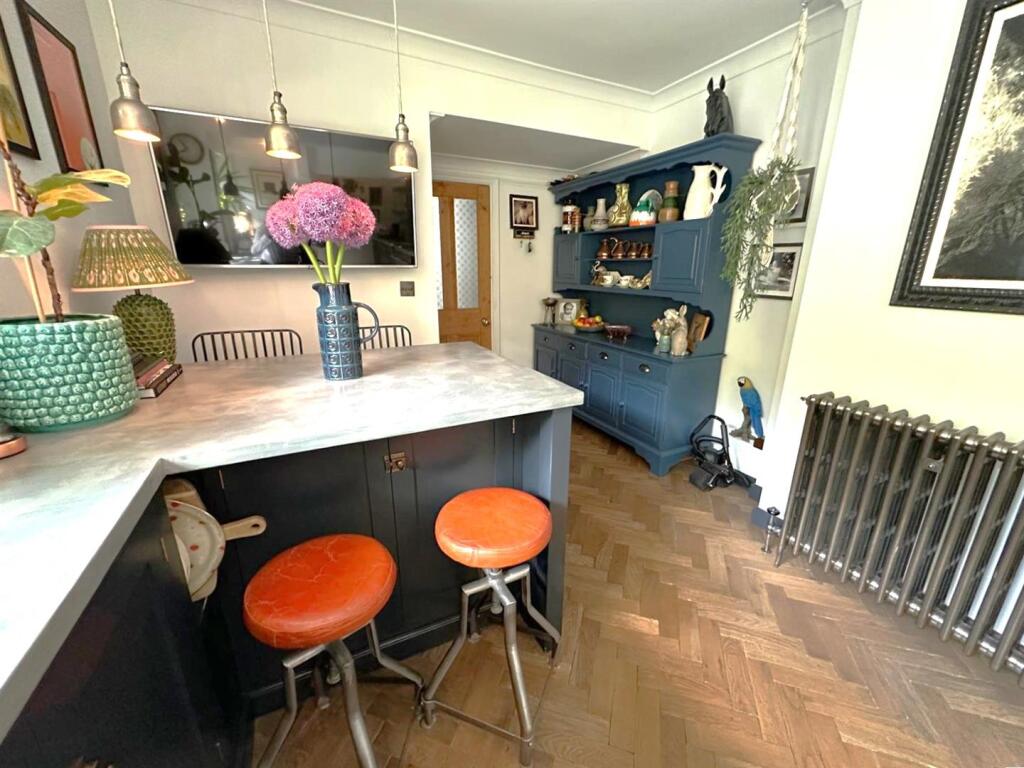 Seated area in Kitchen.jpg