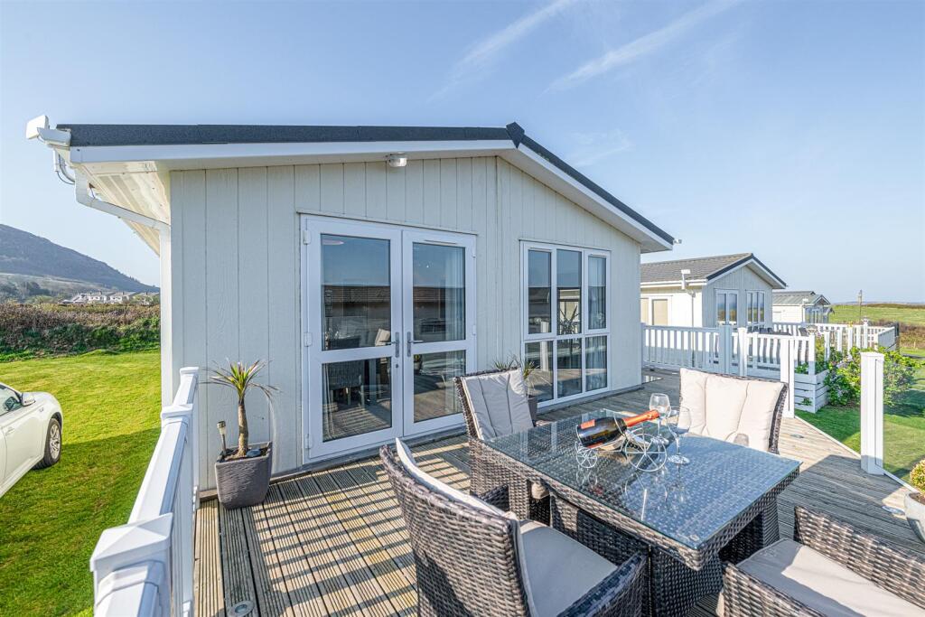 R19 FRONT BALCONY