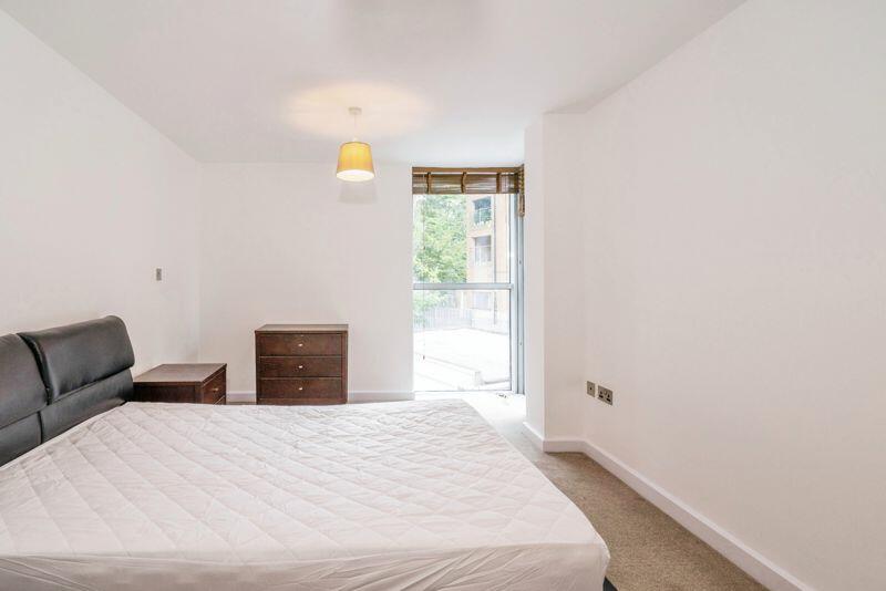 Principle bedroom 