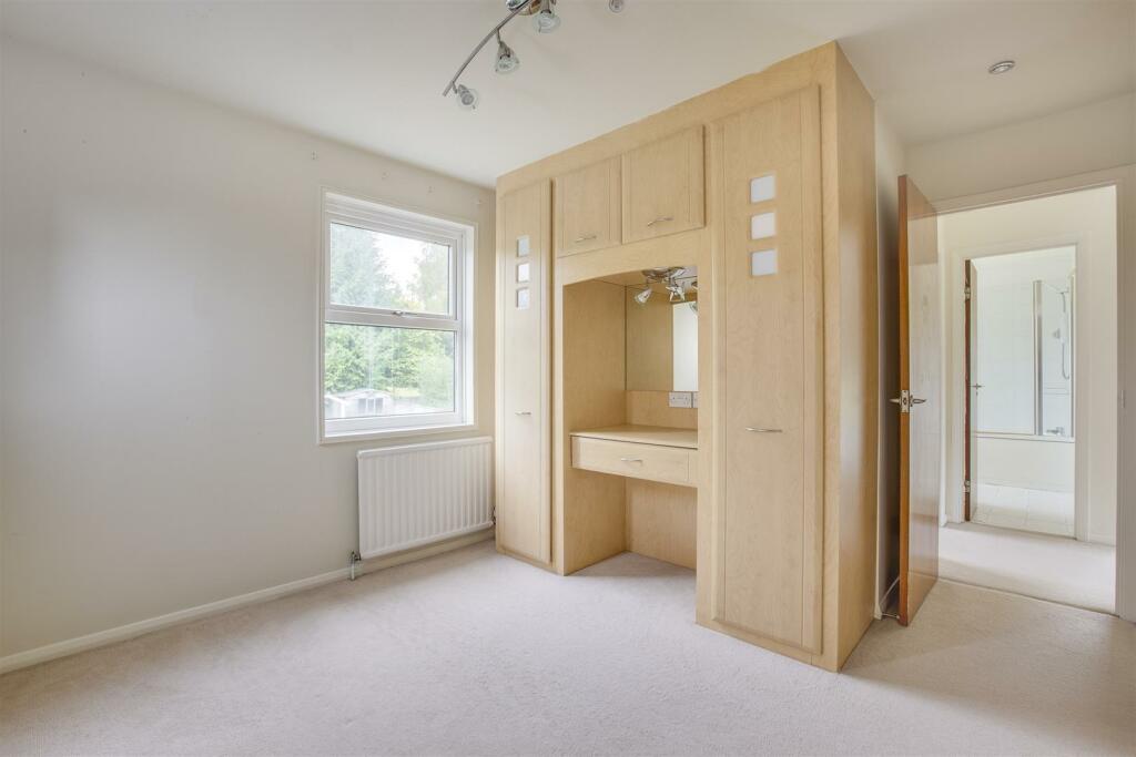 17 Frogmore Close, HP14 4LN-1.jpg