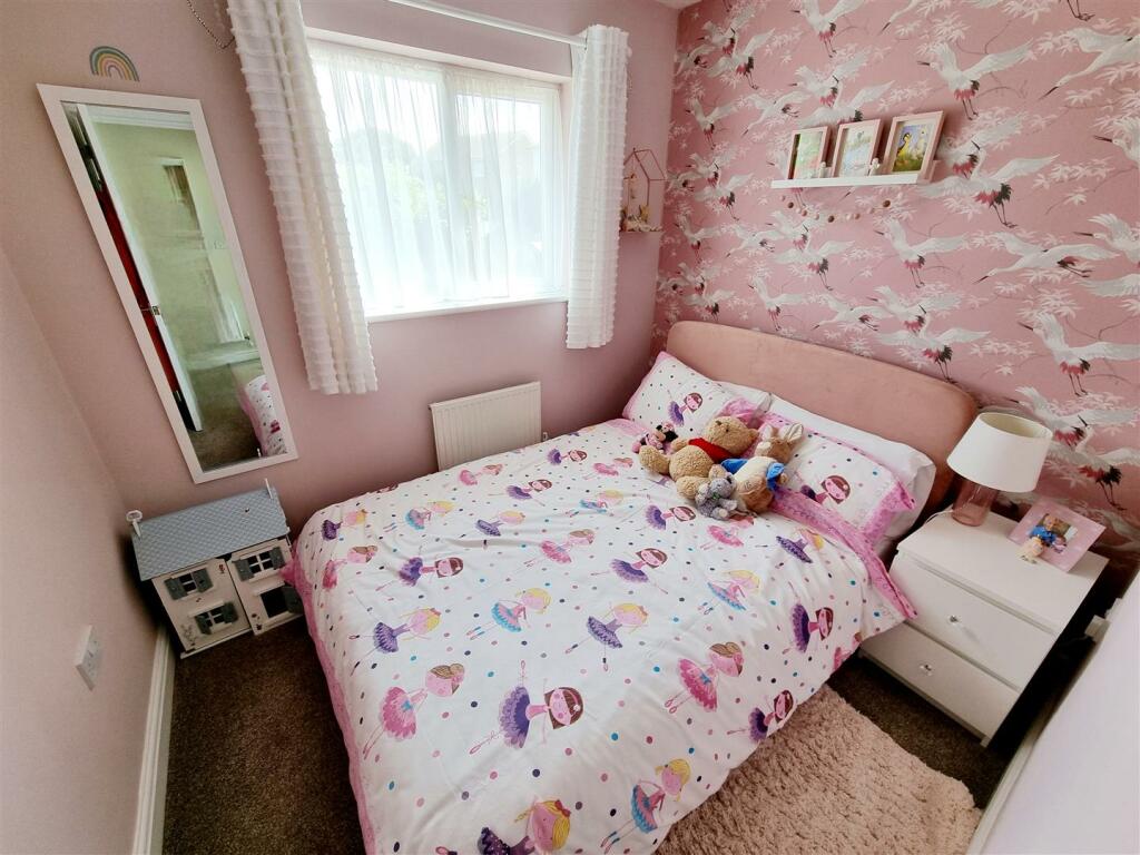 Bed 2.jpg