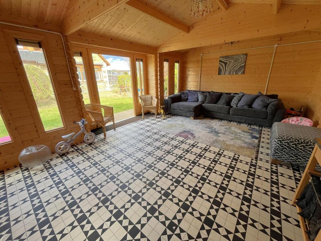 SUMMER HOUSE