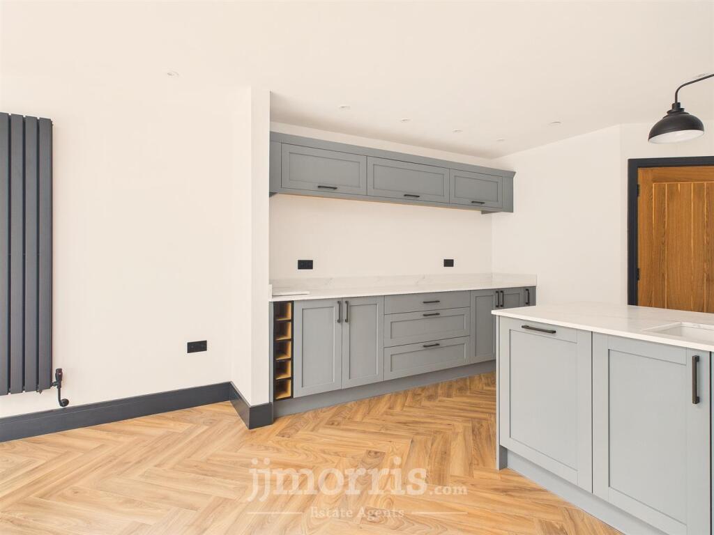 Kitchen/Dining Area