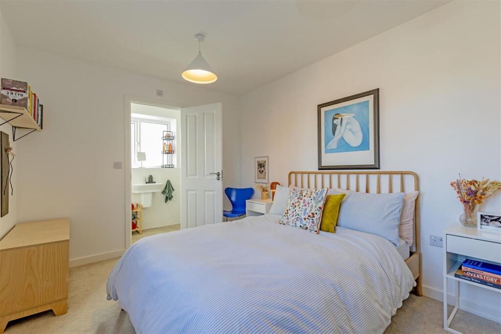 Bedroom 1-2.jpg