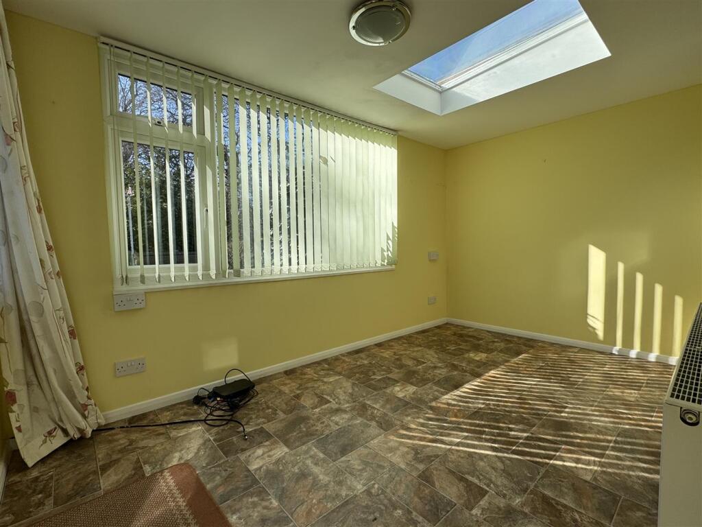 GARDEN ROOM: