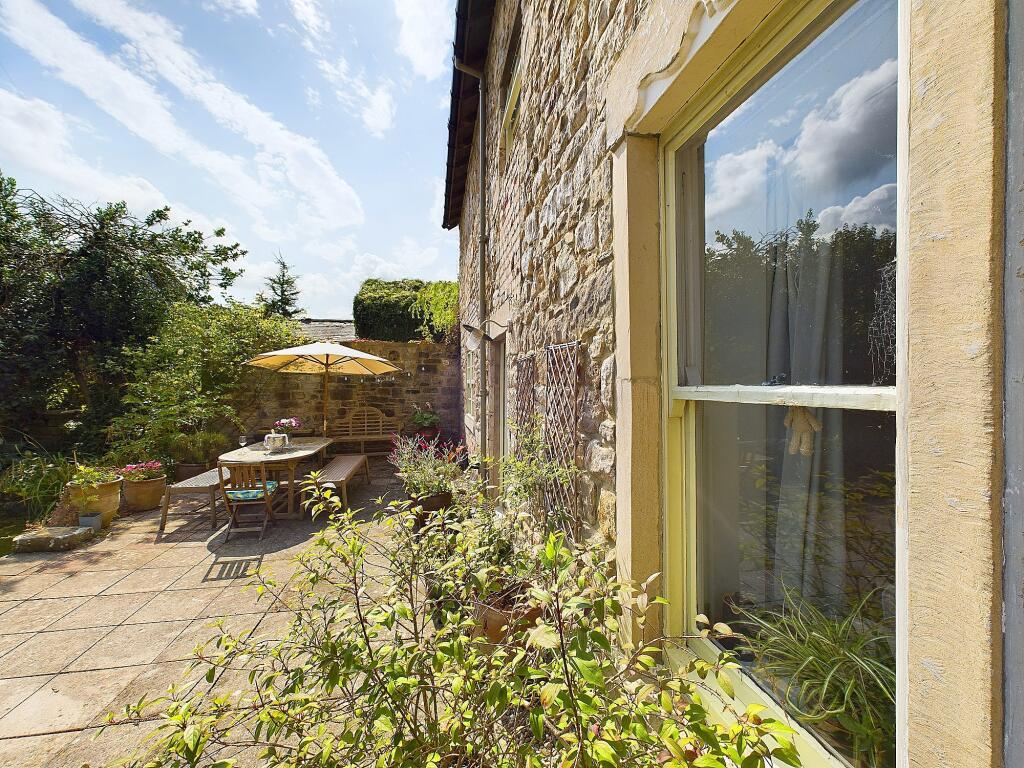 CAM04201G0-PR0003-STILL049