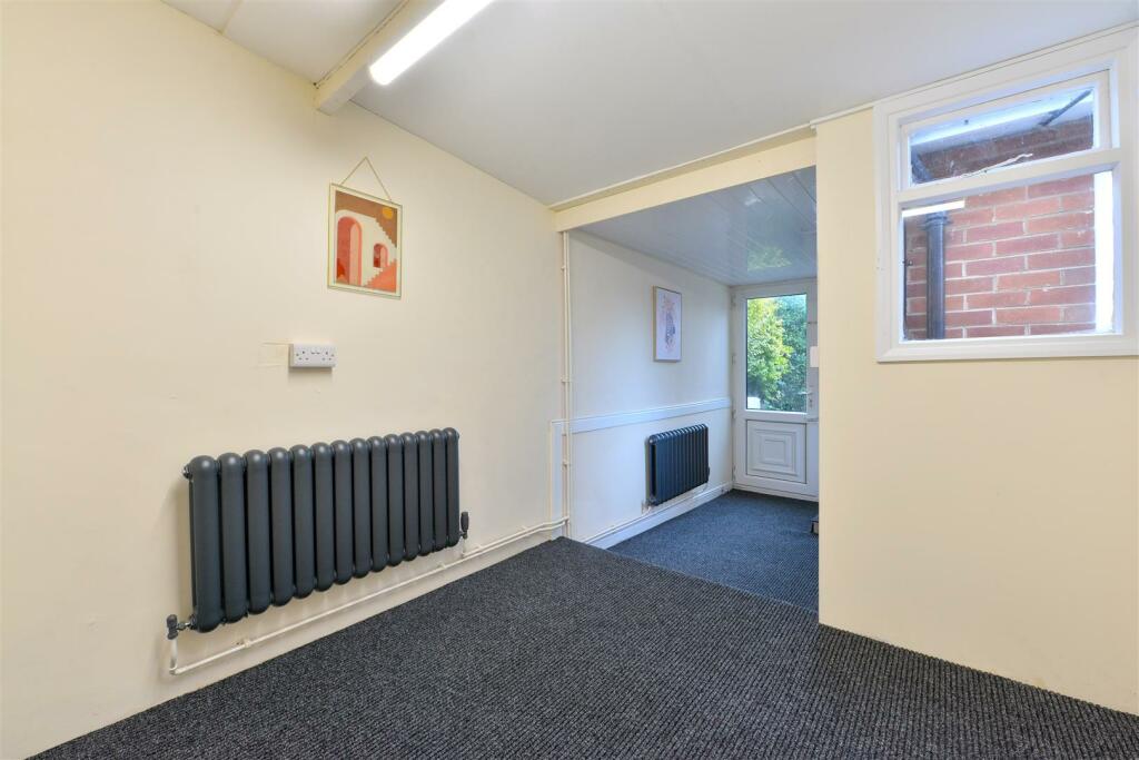 19 53a Holbrook Road.jpg