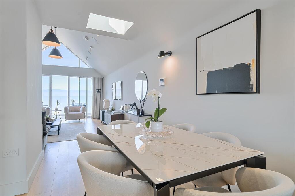 Spacious Open plan Living Space