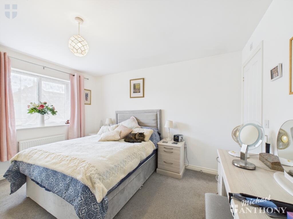 CAM03218G0-PR0613-STILL011