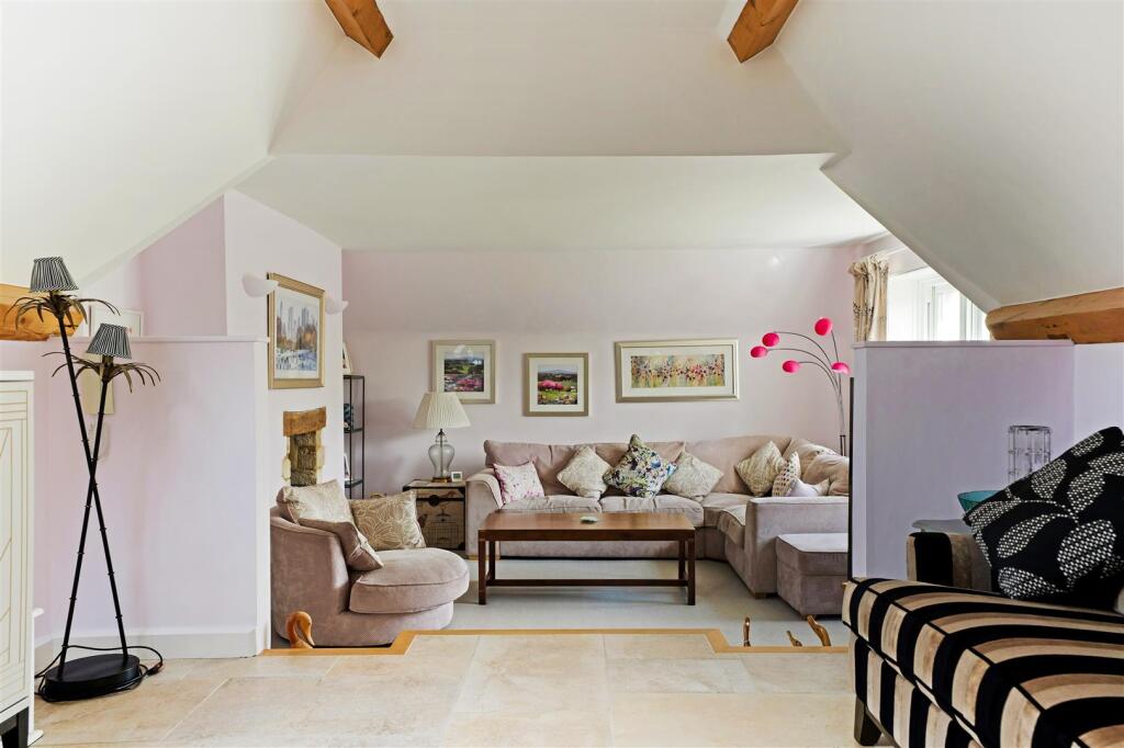 Flat 5 - Sitting Area 1