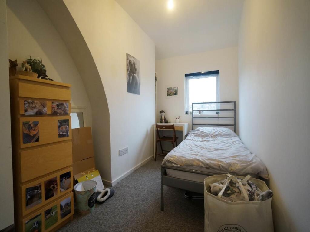 Bedroom 4.JPG