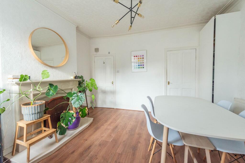 LOUNGE, KITCHEN AND DINER