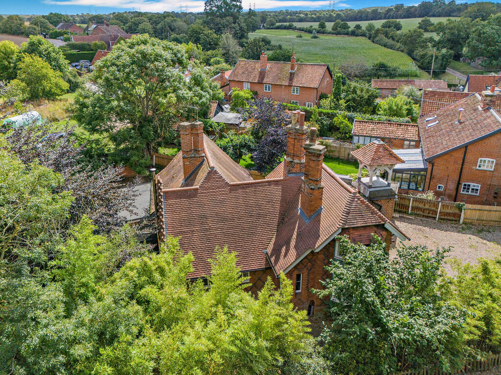 8659306-exterior2...