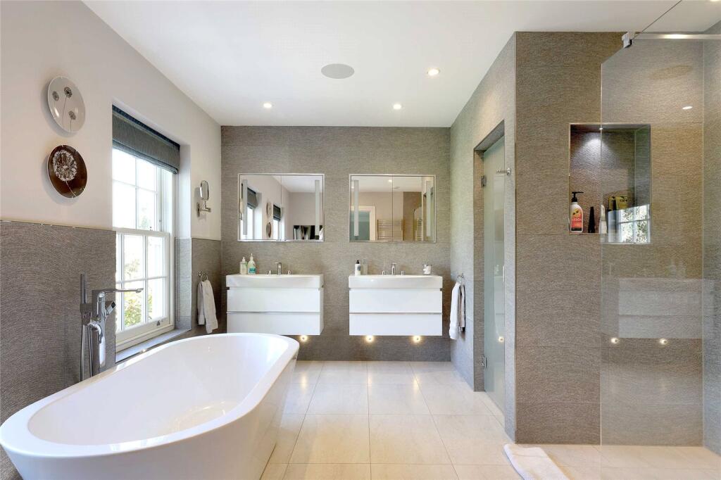Bath/Shower Room