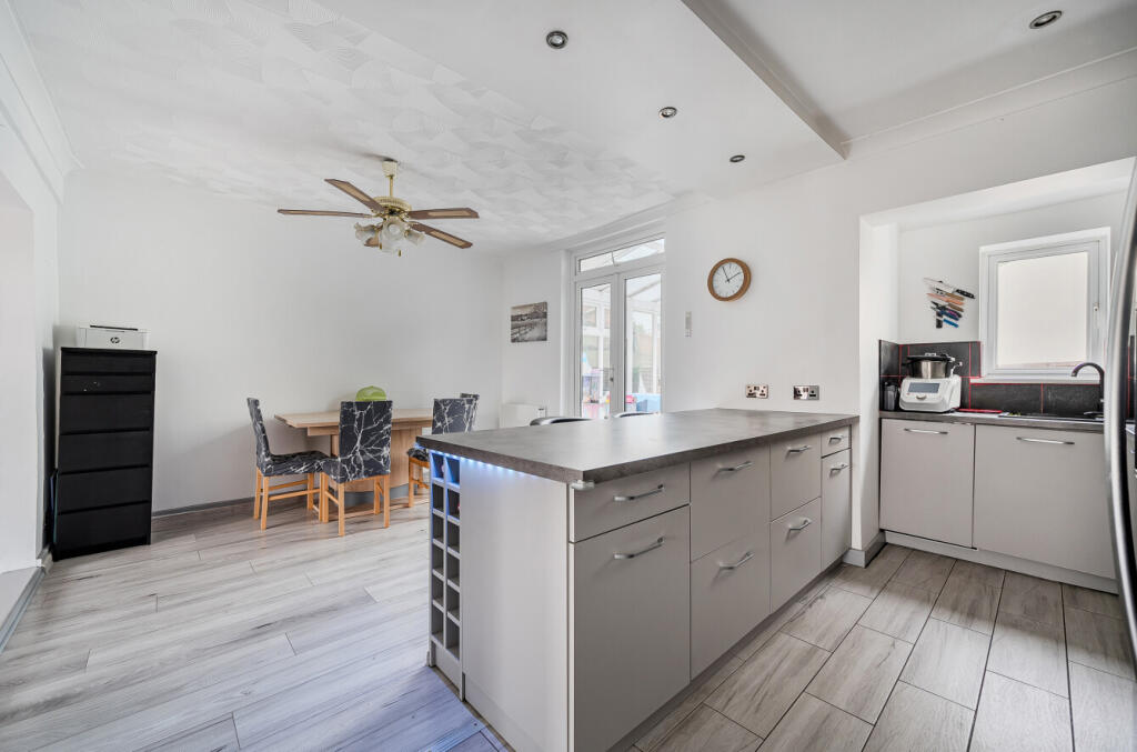 1374108-11-690b65...