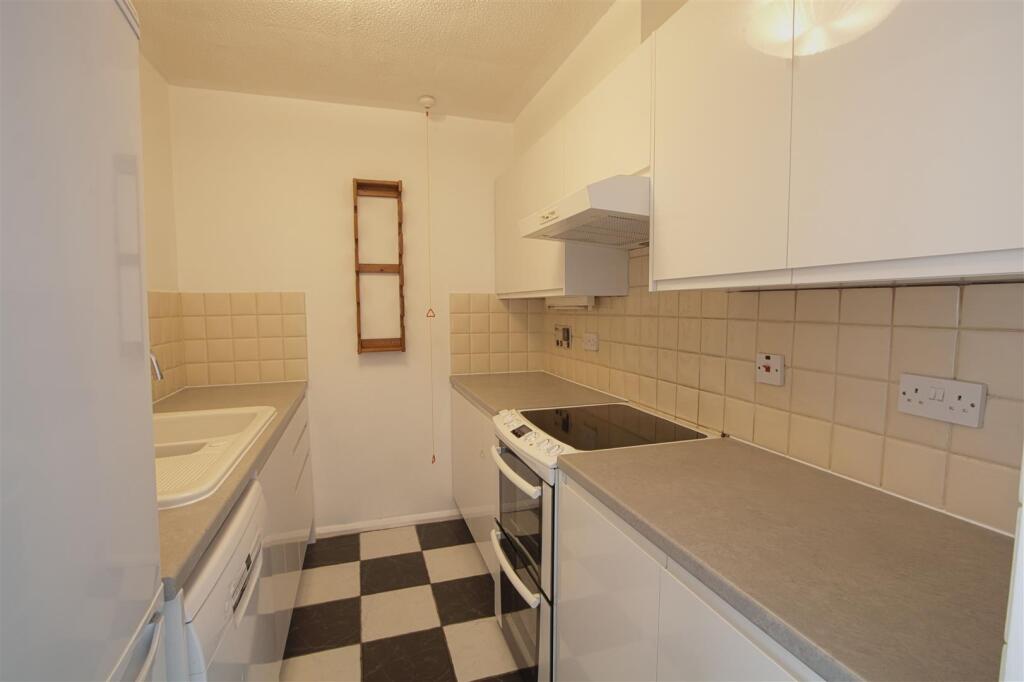 kitchen new 1.jpg