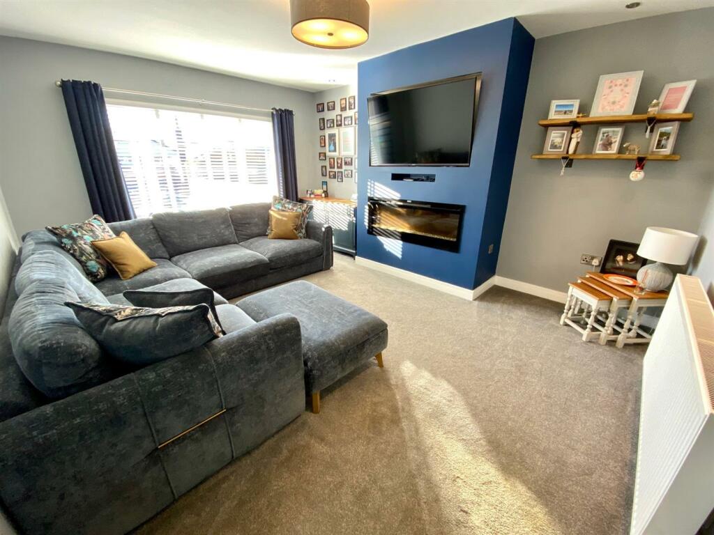 manor park 44 lounge.jpg