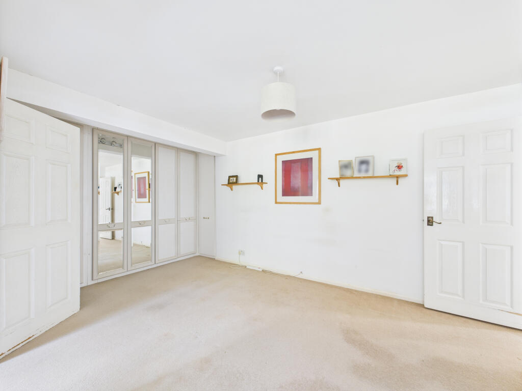 CAM01354G0-PR0550-STILL005