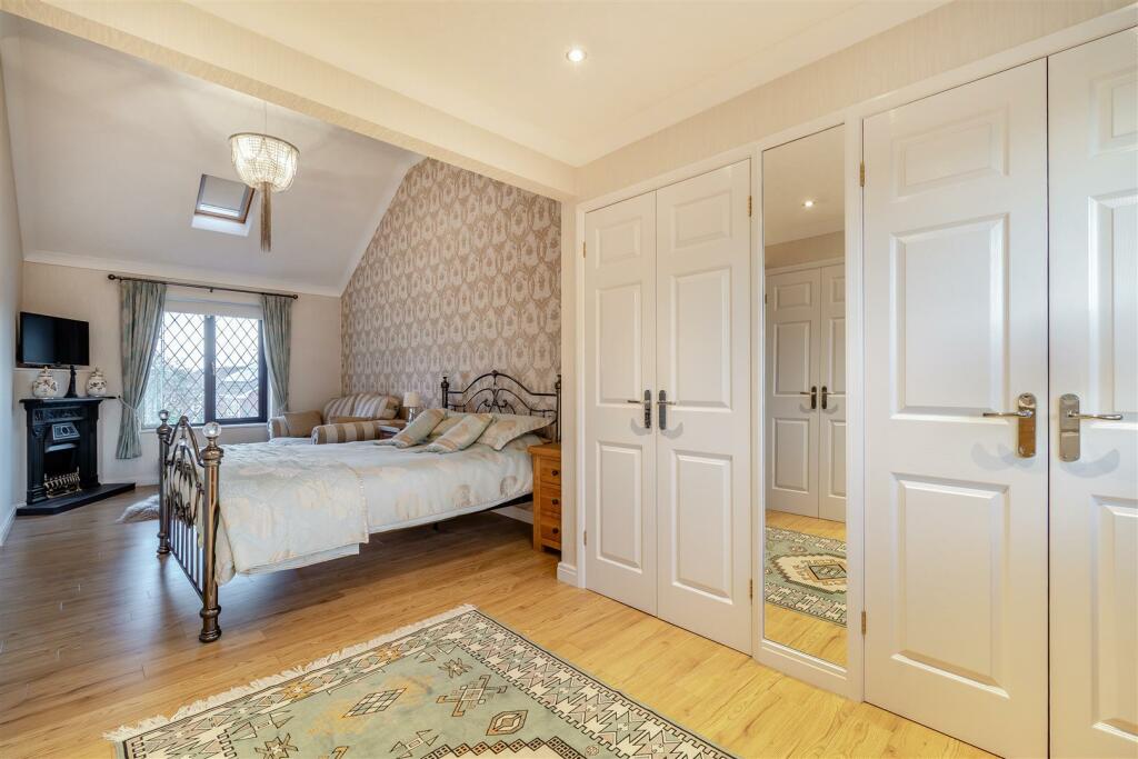 8576940-interior44.jpg