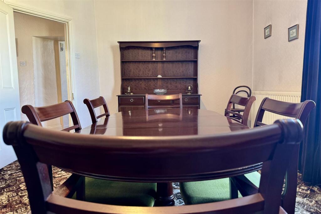 Reception/Fifth Bedroom