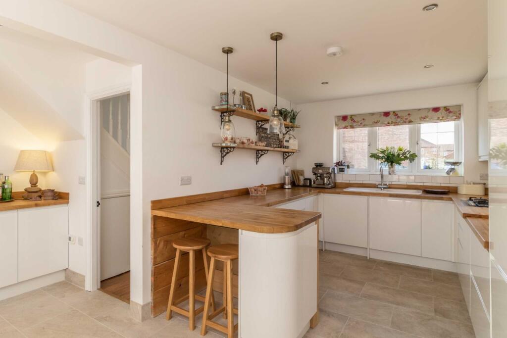 Kitchen/Dining Area