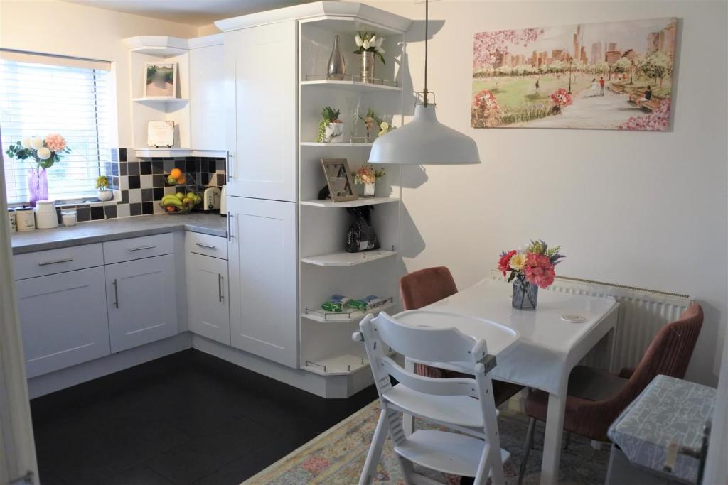 Kitchen 1.JPG
