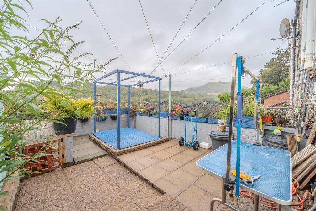 2 Woodview Terrace-16.jpg