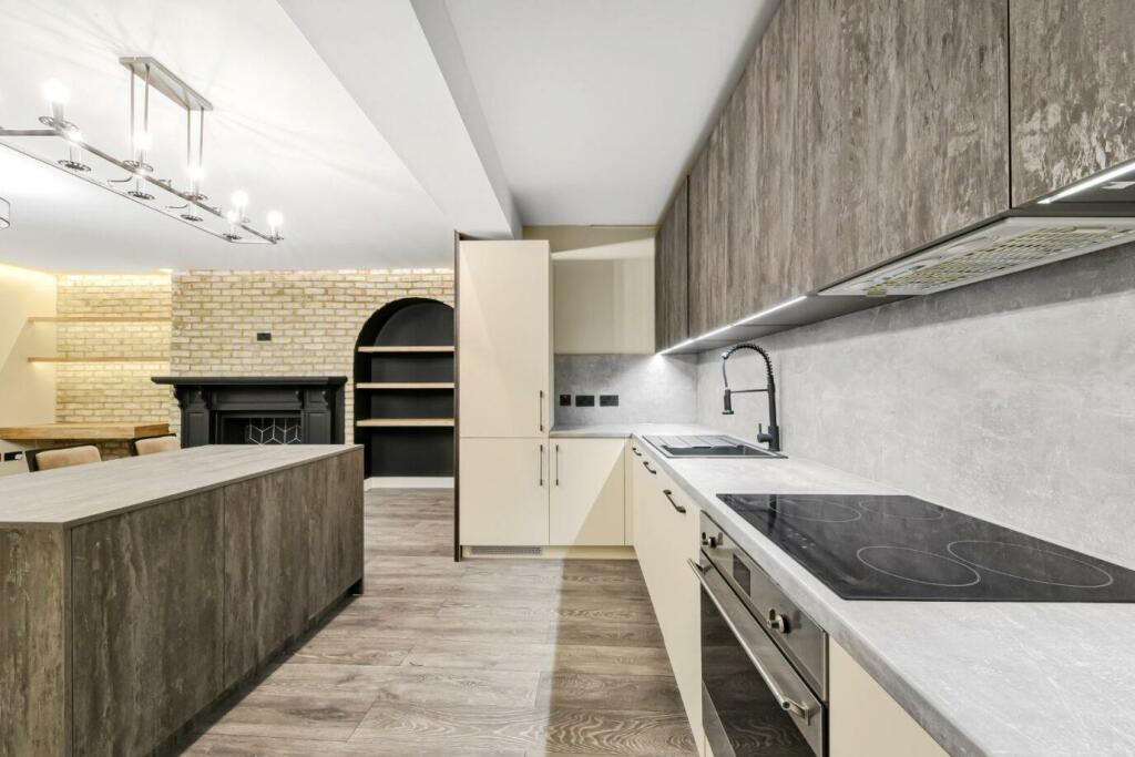 Kitchen2.jpg