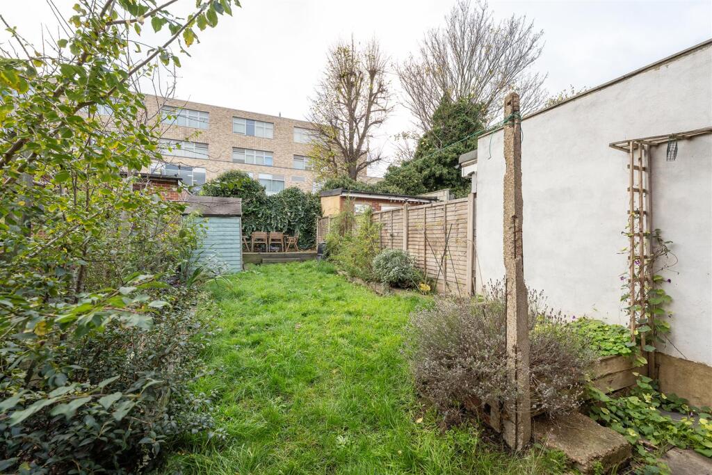 St. Winefride's Avenue, E12