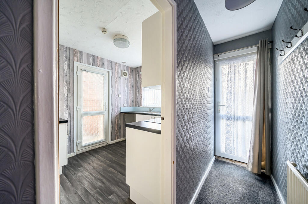 1373304-15-68fb8c...