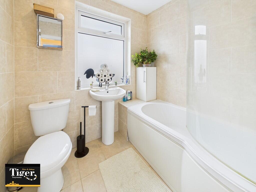 CAM02176G0-PR0553...