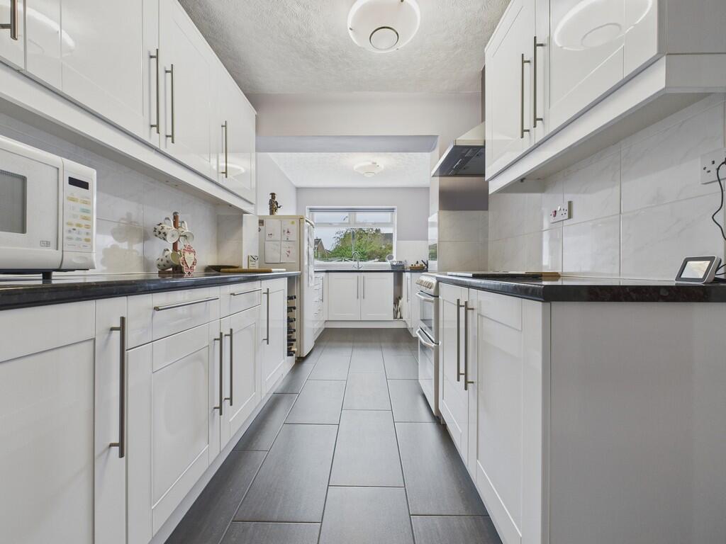 CAM04273G0-PR0185...