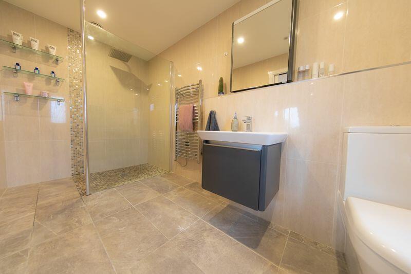 Master bedroom en-suite