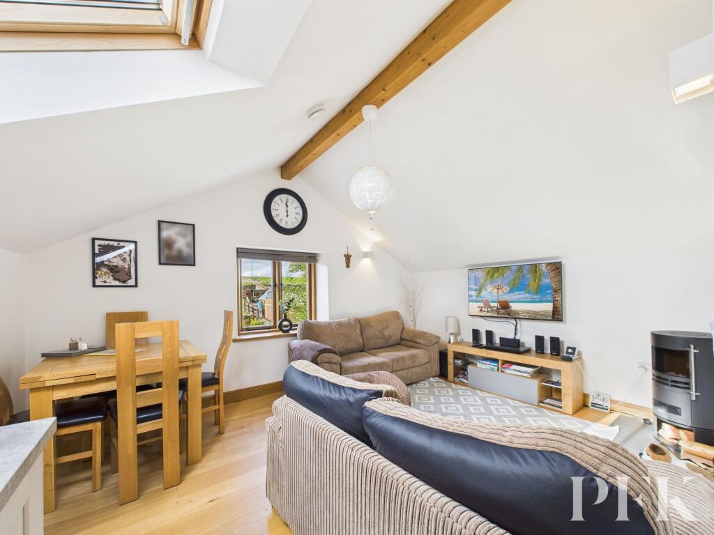 Low Fold Cottage - Dining / Living Area